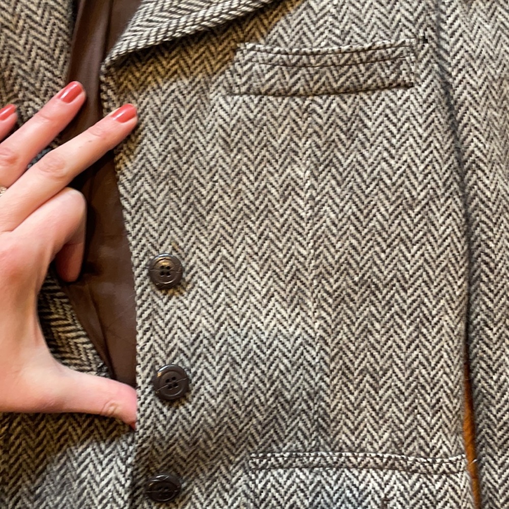 Gorgeous vintage blazer.  Such beautiful details. - Picture 2 of 12